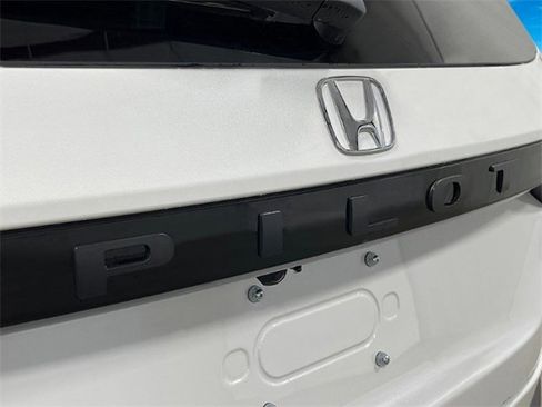 New 2025 Honda Pilot EX-L image 6