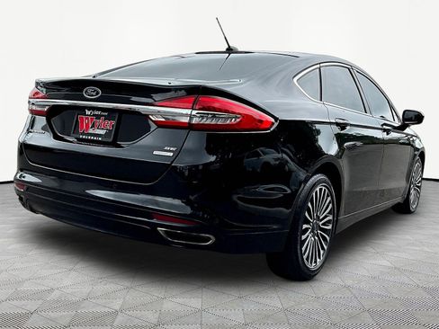 Used 2017 Ford Fusion SE w/ Fusion SE Technology Package FWD image 6