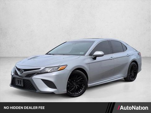 Used 2019 Toyota Camry SE FWD image 1