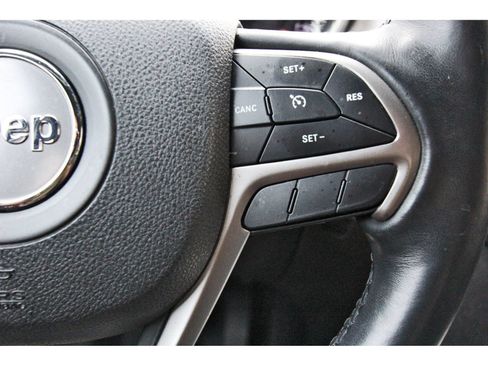Used 2018 Jeep Grand Cherokee Altitude AWD/4WD image 19