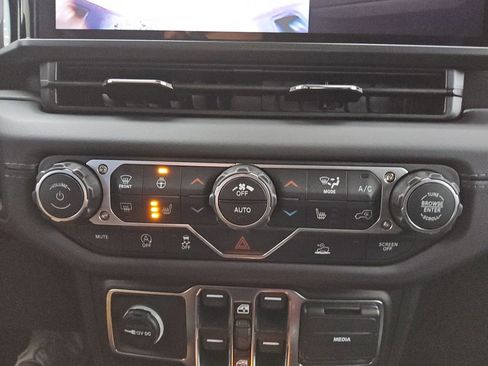 New 2026 Jeep Gladiator Sport S image 21