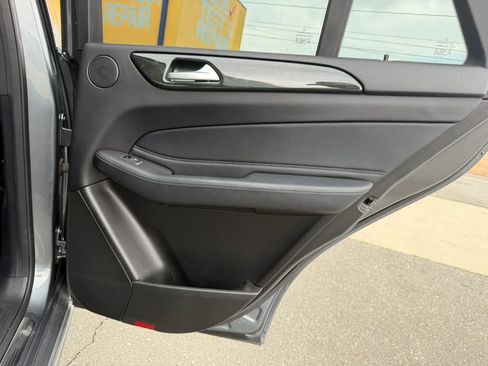 Used 2019 Mercedes-Benz GLE 400 4MATIC image 17