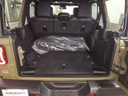 Used 2026 Jeep Wrangler Unlimited Rubicon w/ Technology Group AWD/4WD image 31