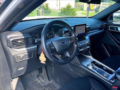 Used 2020 Ford Explorer XLT AWD/4WD image 5