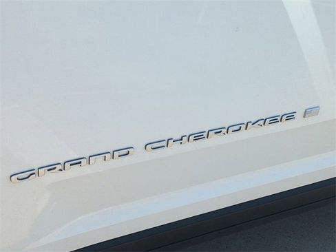 Used 2024 Jeep Grand Cherokee L Limited image 31