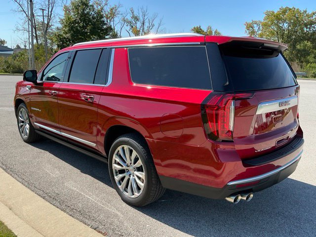 Used 2024 GMC Yukon XL Denali w/ Denali Reserve Package AWD/4WD image 4