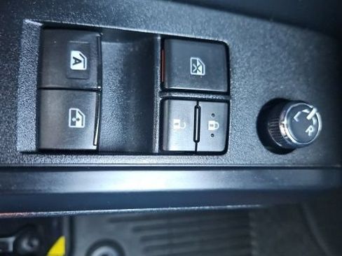 Used 2018 Toyota Tacoma SR w/ SR Convenience Package AWD/4WD image 18