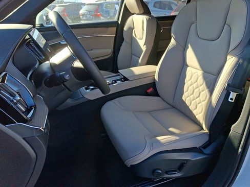 New 2026 Volvo XC90 B6 Plus w/ Protection Package Premier image 7