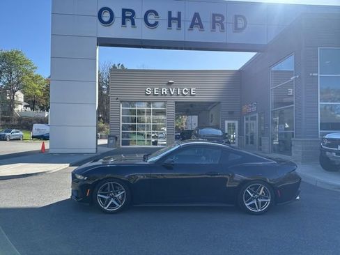Used 2024 Ford Mustang GT Premium RWD image 3