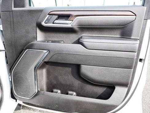 Certified 2025 GMC Sierra 1500 SLT image 36