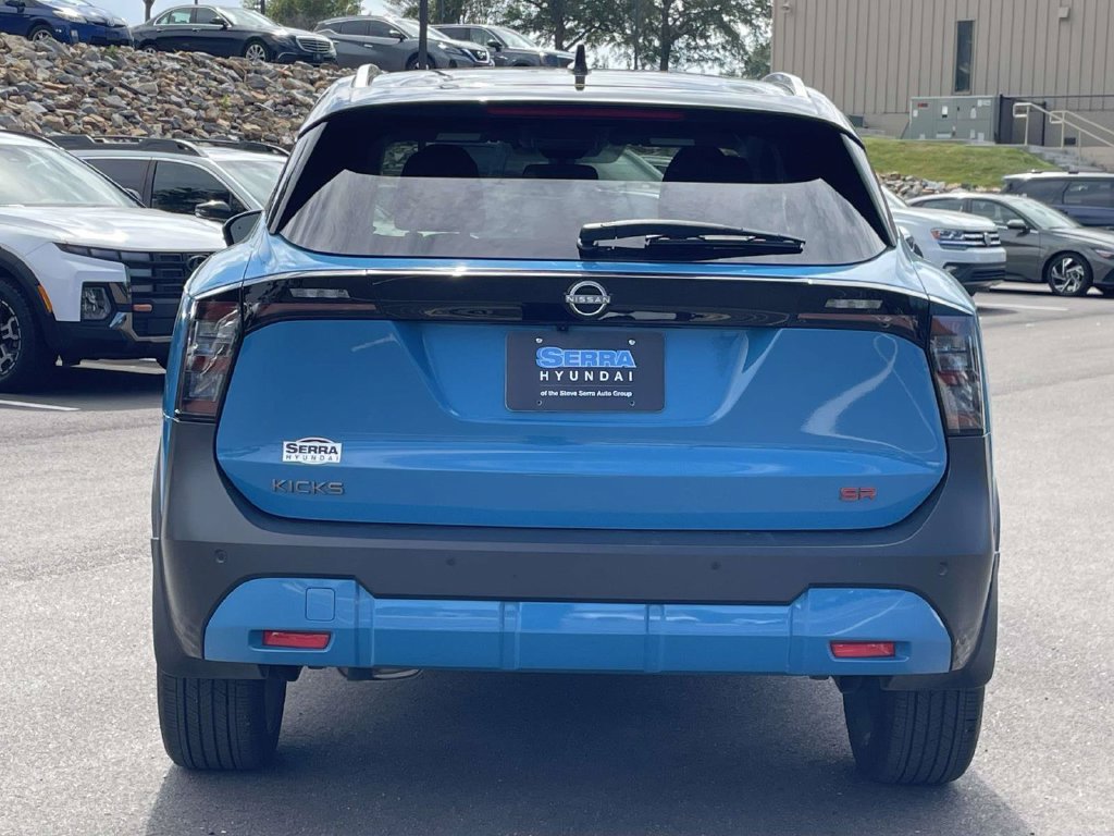 Used 2025 Nissan Kicks SR FWD image 4