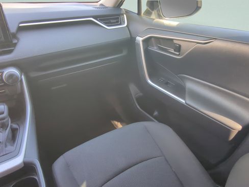 Used 2020 Toyota RAV4 LE image 15