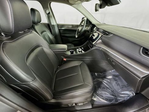 Used 2024 Jeep Grand Cherokee Limited image 27