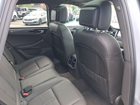 Used 2017 Porsche Macan AWD/4WD image 31