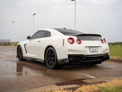 Used 2017 Nissan GT-R Premium w/ Premium Interior Package AWD/4WD image 5