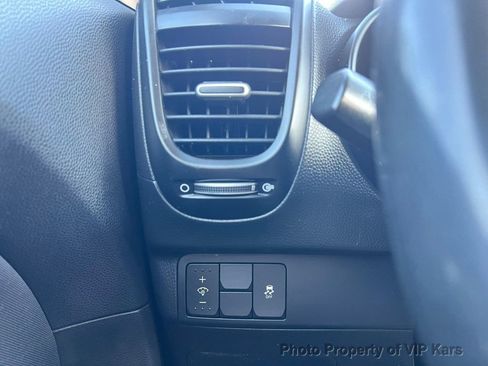 Used 2015 Kia Soul + image 10