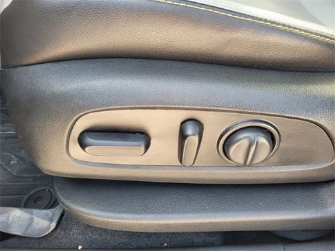 Used 2021 GMC Terrain SLT w/ Infotainment Package II image 5