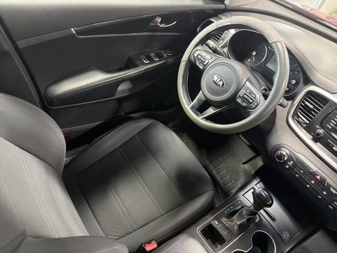 Used 2016 Kia Sorento FWD image 9