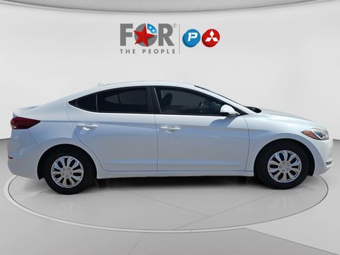 Used 2017 Hyundai Elantra SE FWD image 6