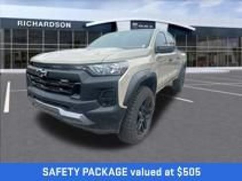 Used 2023 Chevrolet Colorado Trail Boss w/ Technology Package AWD/4WD image 7