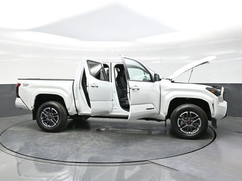 Used 2024 Toyota Tacoma TRD Sport AWD/4WD image 44