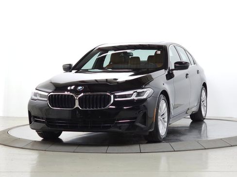 Used 2023 BMW 530i xDrive w/ Convenience Package AWD/4WD image 3