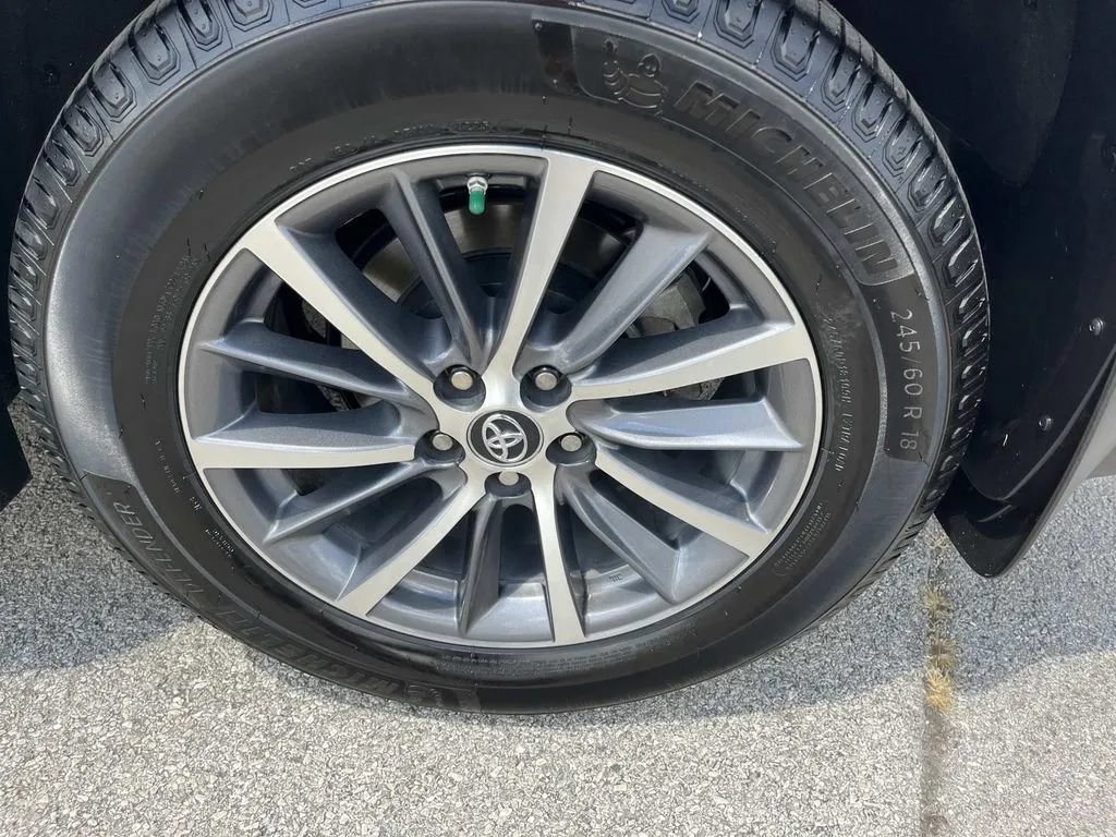 Used 2019 Toyota Highlander XLE AWD/4WD image 11