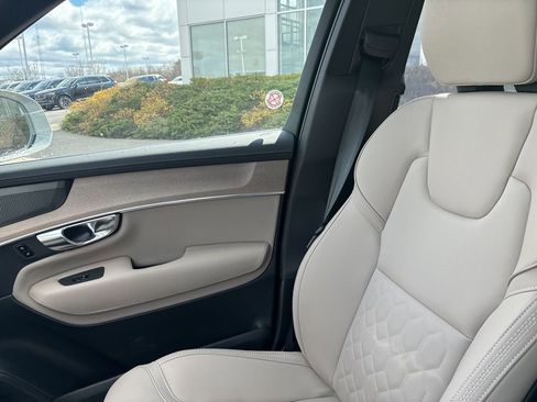 Used 2025 Volvo XC90 B6 Plus image 28