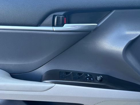 Used 2023 Toyota Camry SE image 12