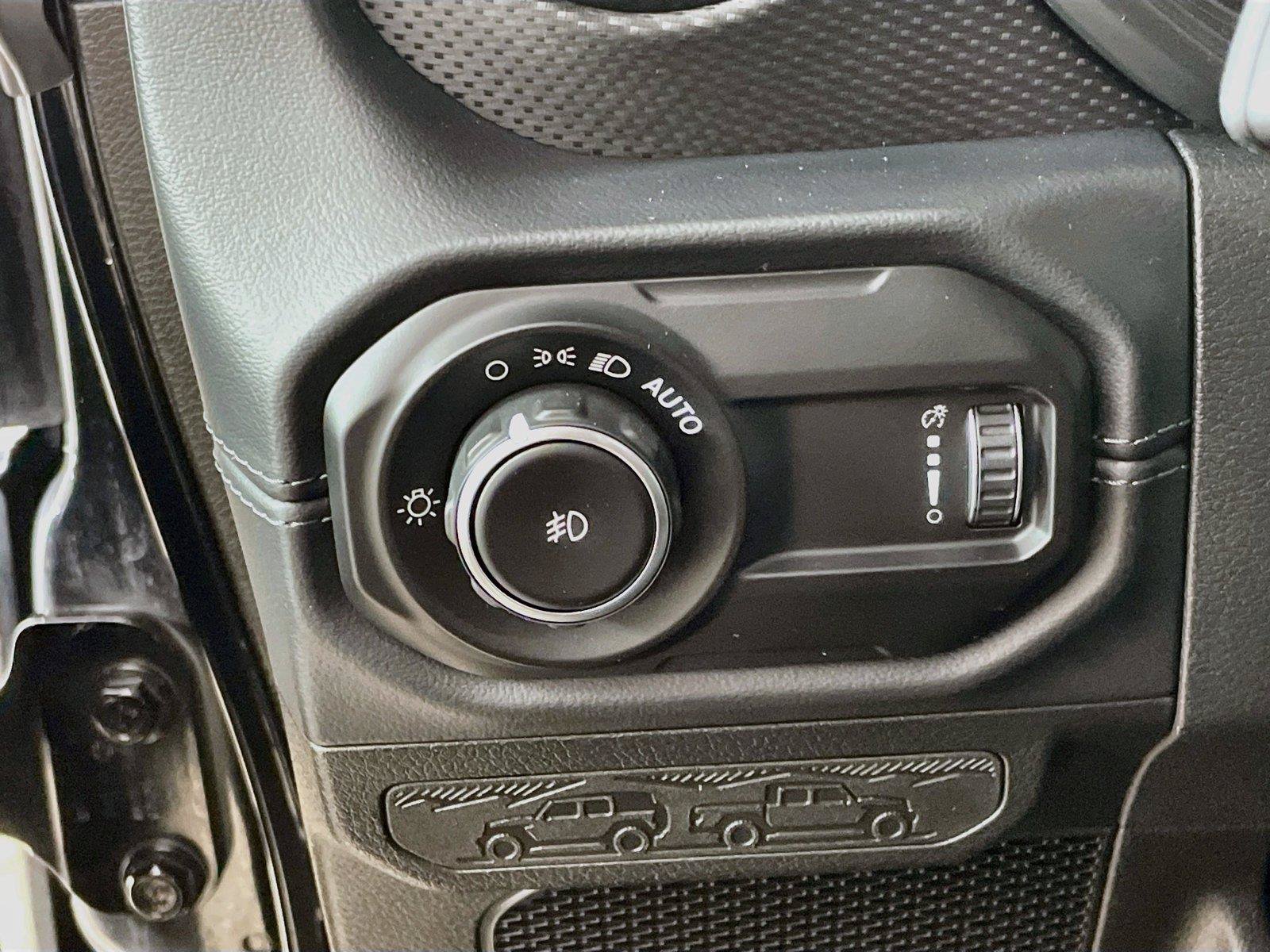 Used 2026 Jeep Wrangler Unlimited Rubicon AWD/4WD image 14