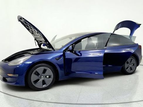 Used 2023 Tesla Model 3 Standard Range RWD image 14