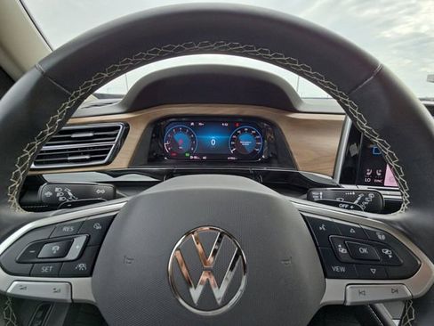 Used 2024 Volkswagen Atlas SE FWD image 25
