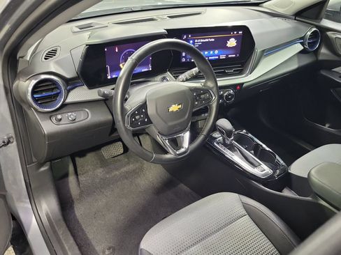 Certified 2025 Chevrolet Trax LT w/ LT Convenience Package FWD image 17