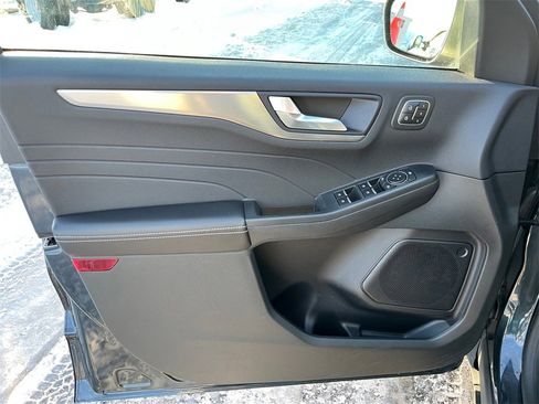 Used 2022 Ford Escape Titanium w/ Class II Trailer Tow Package image 19