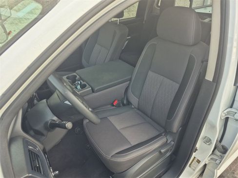 Used 2023 Nissan Titan SV image 16