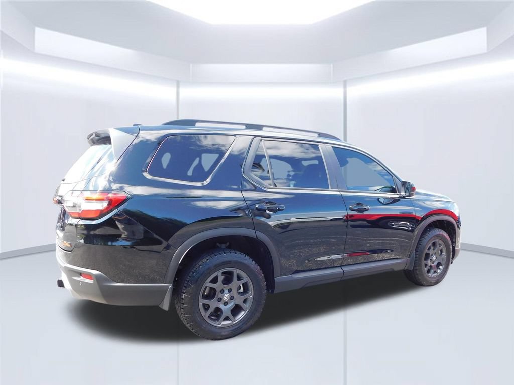 Used 2025 Honda Pilot TrailSport image 3