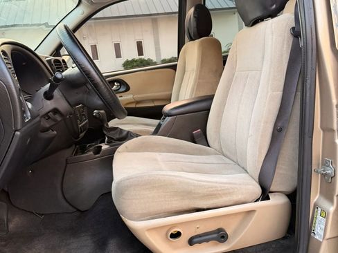 Used 2005 Chevrolet TrailBlazer LS w/ LS Preferred Equipment Group RWD image 13