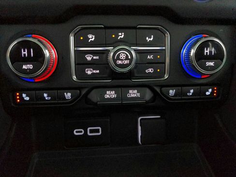 Used 2022 GMC Yukon XL SLT w/ SLT Premium Package image 26