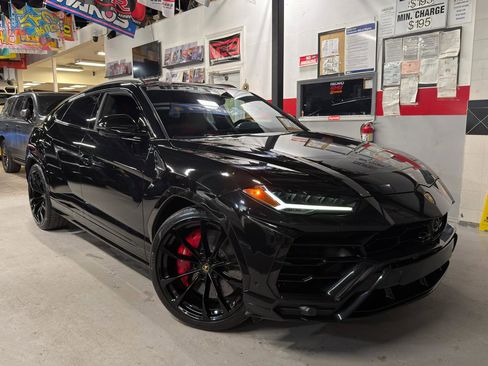 Used 2020 Lamborghini Urus image 1