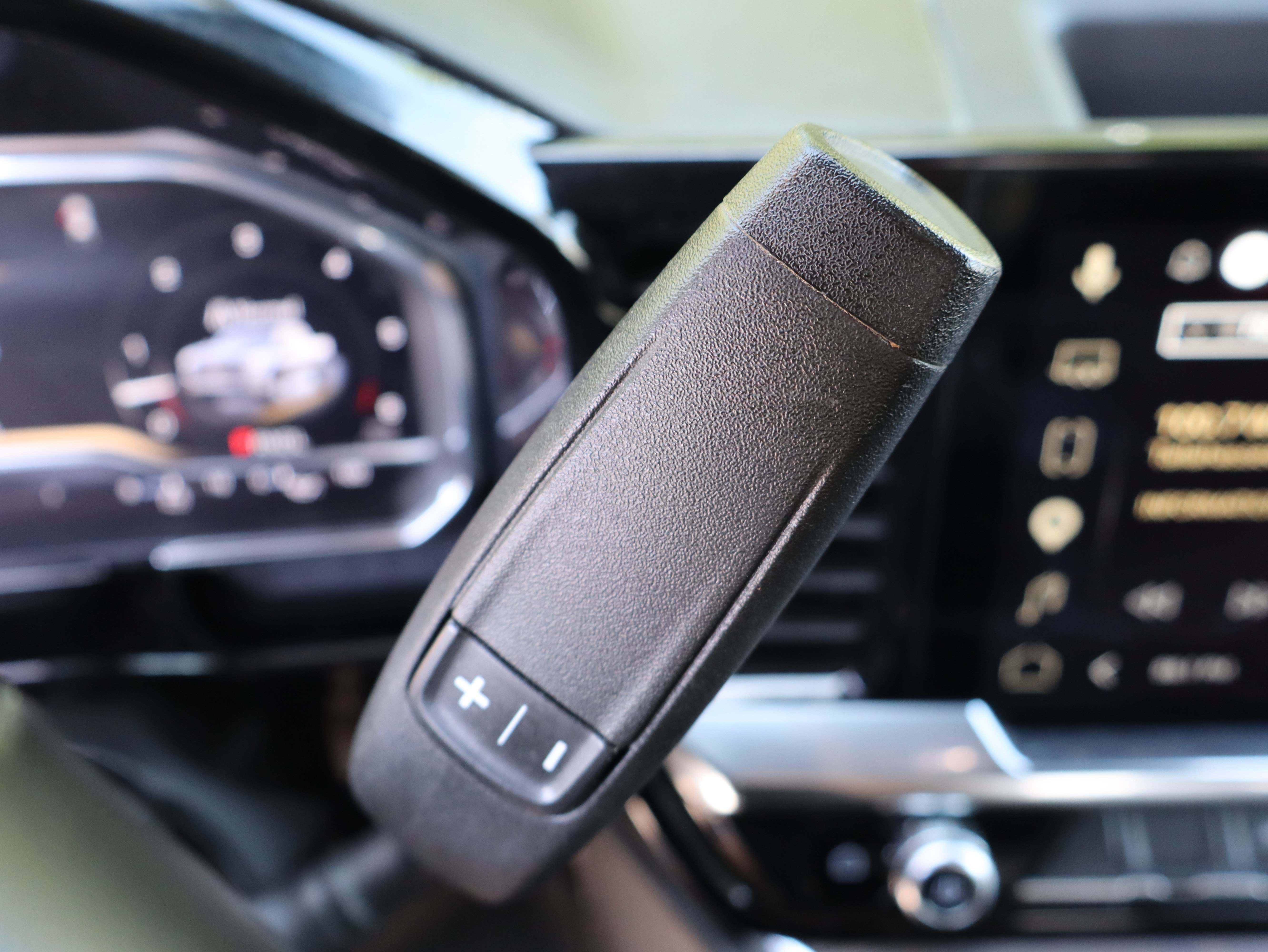 Used 2025 GMC Sierra 1500 SLT RWD image 32