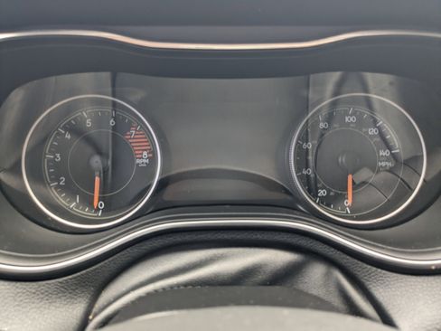 Used 2021 Jeep Cherokee Latitude Lux w/ Comfort/Convenience Group image 24