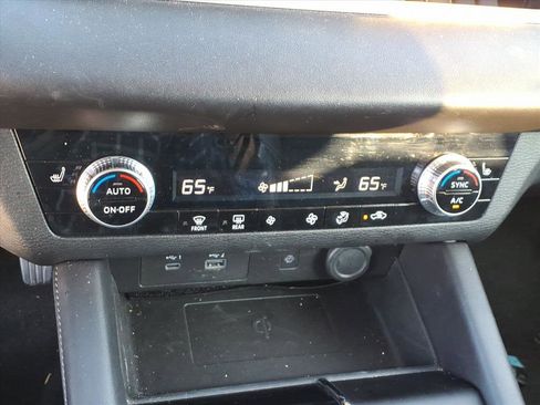 Used 2024 Mitsubishi Outlander SE image 22