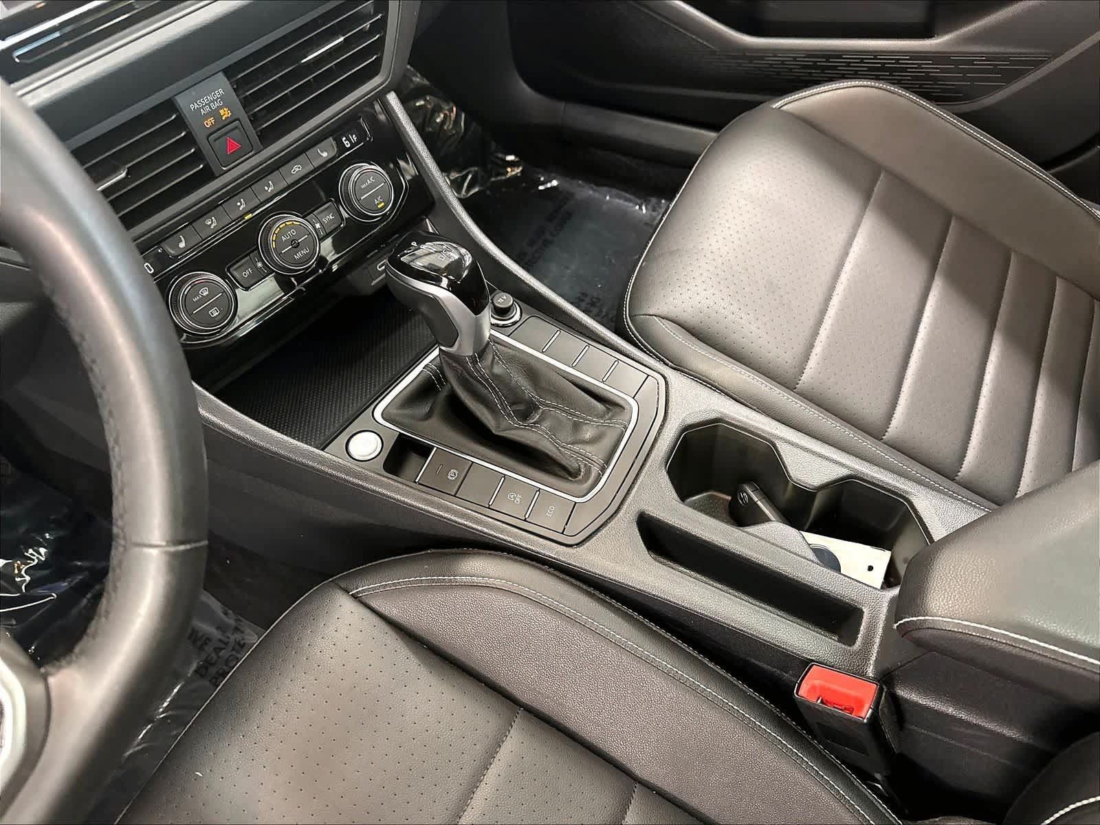 Used 2024 Volkswagen Jetta SE w/ Panoramic Sunroof Package FWD image 20