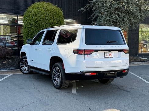 Used 2024 Jeep Wagoneer Series II w/ Flexible Seating Group image 18