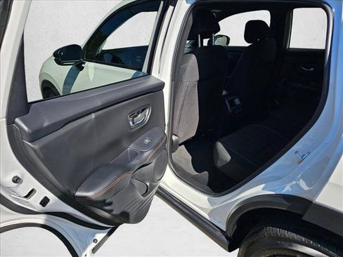 Used 2025 Honda HR-V Sport image 17