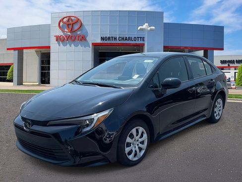 Used 2026 Toyota Corolla LE FWD image 4
