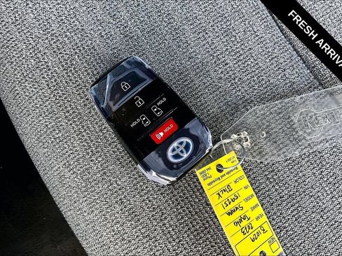 Used 2023 Toyota Sienna LE FWD image 34