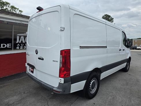 Used 2022 Mercedes-Benz Sprinter 1500 image 3