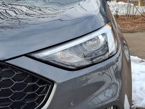 Used 2022 Ford Edge ST image 4