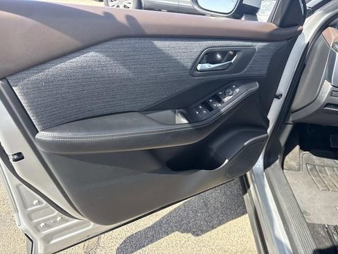 Used 2023 Nissan Rogue SV FWD image 21